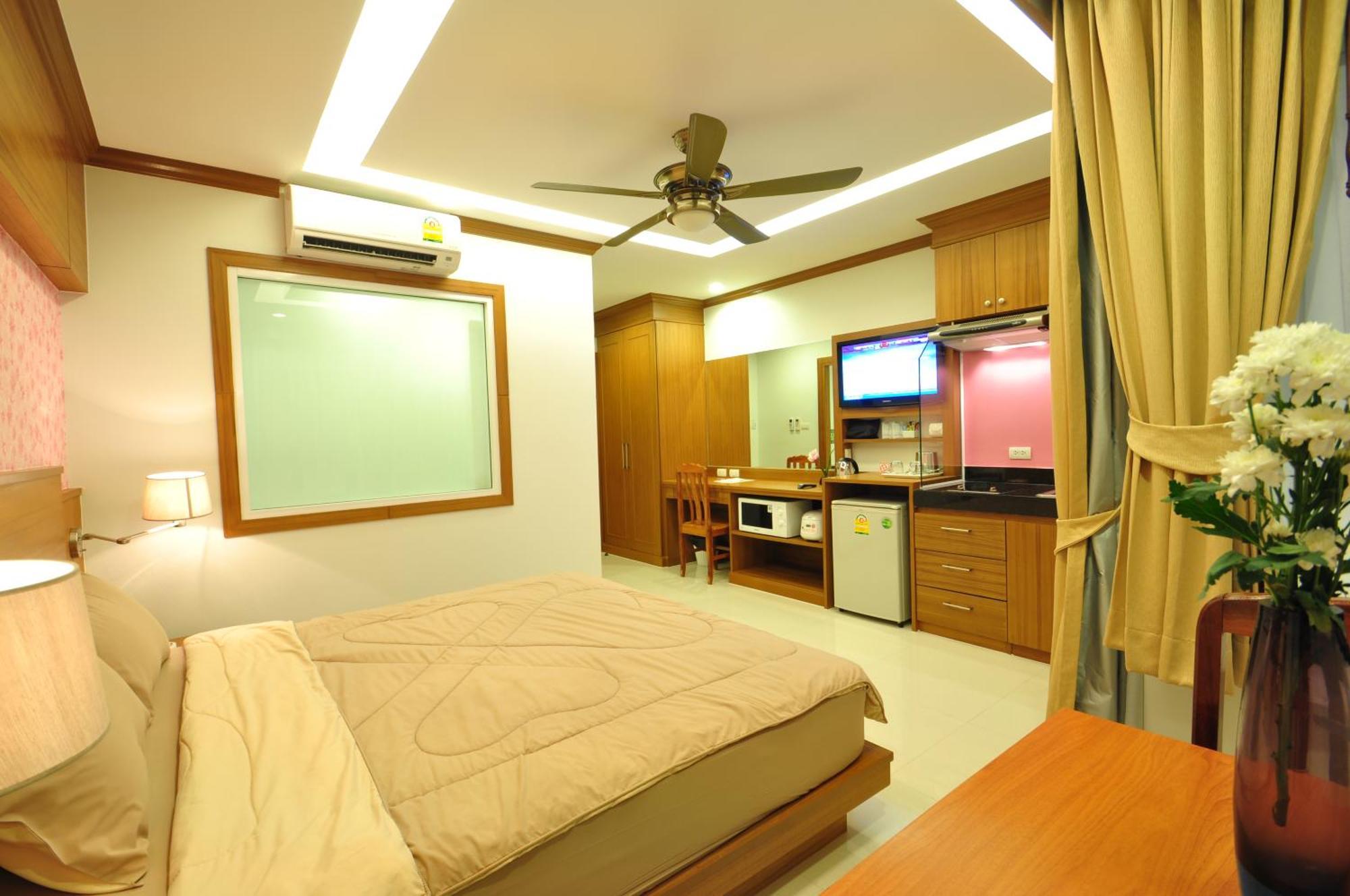 Green Harbor Hotel & Service Apartment Patong Ngoại thất bức ảnh